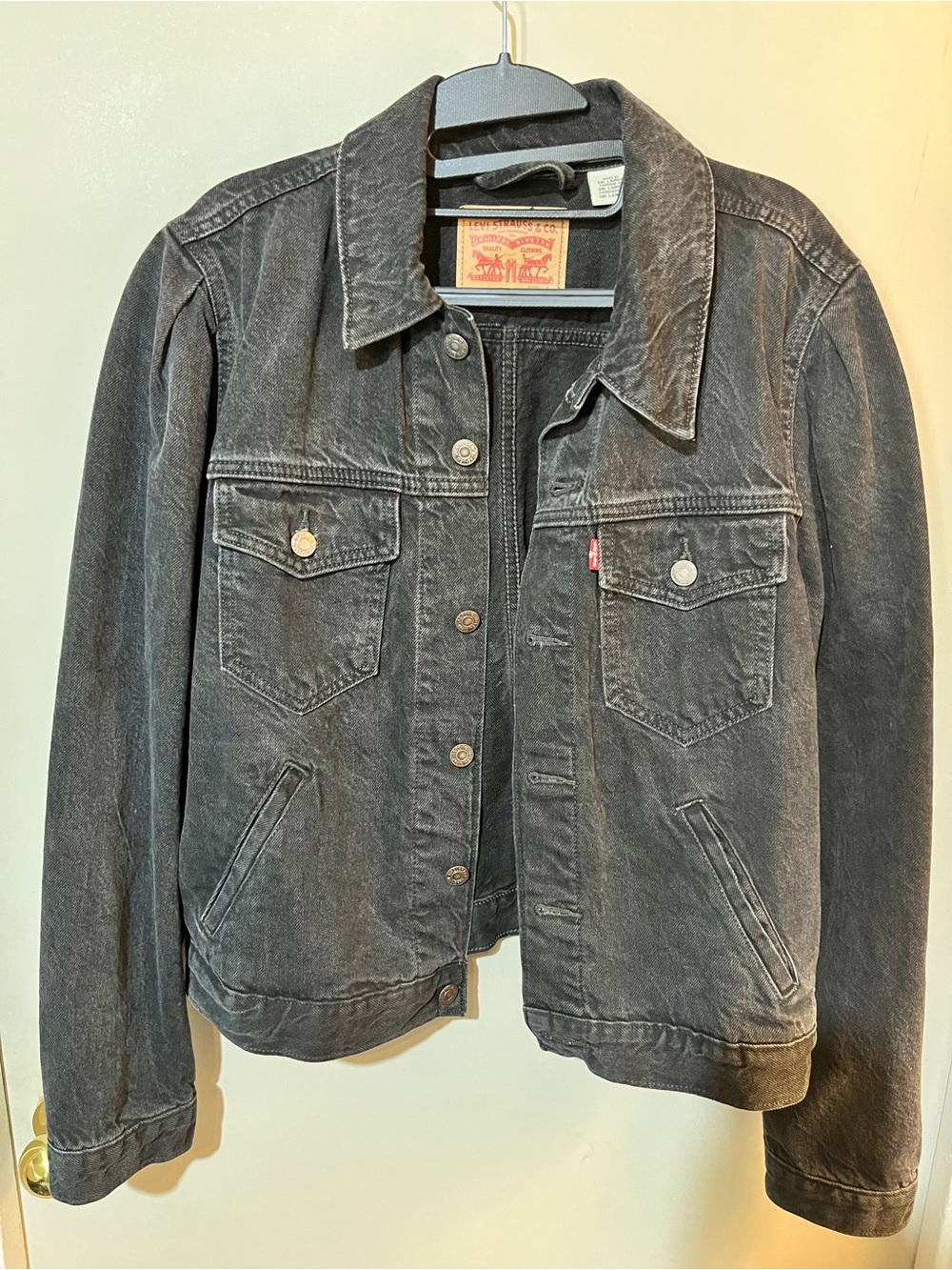 Levi's Women's Pleated Shoulder Washed Black Denim Trucker Jacket Size Large